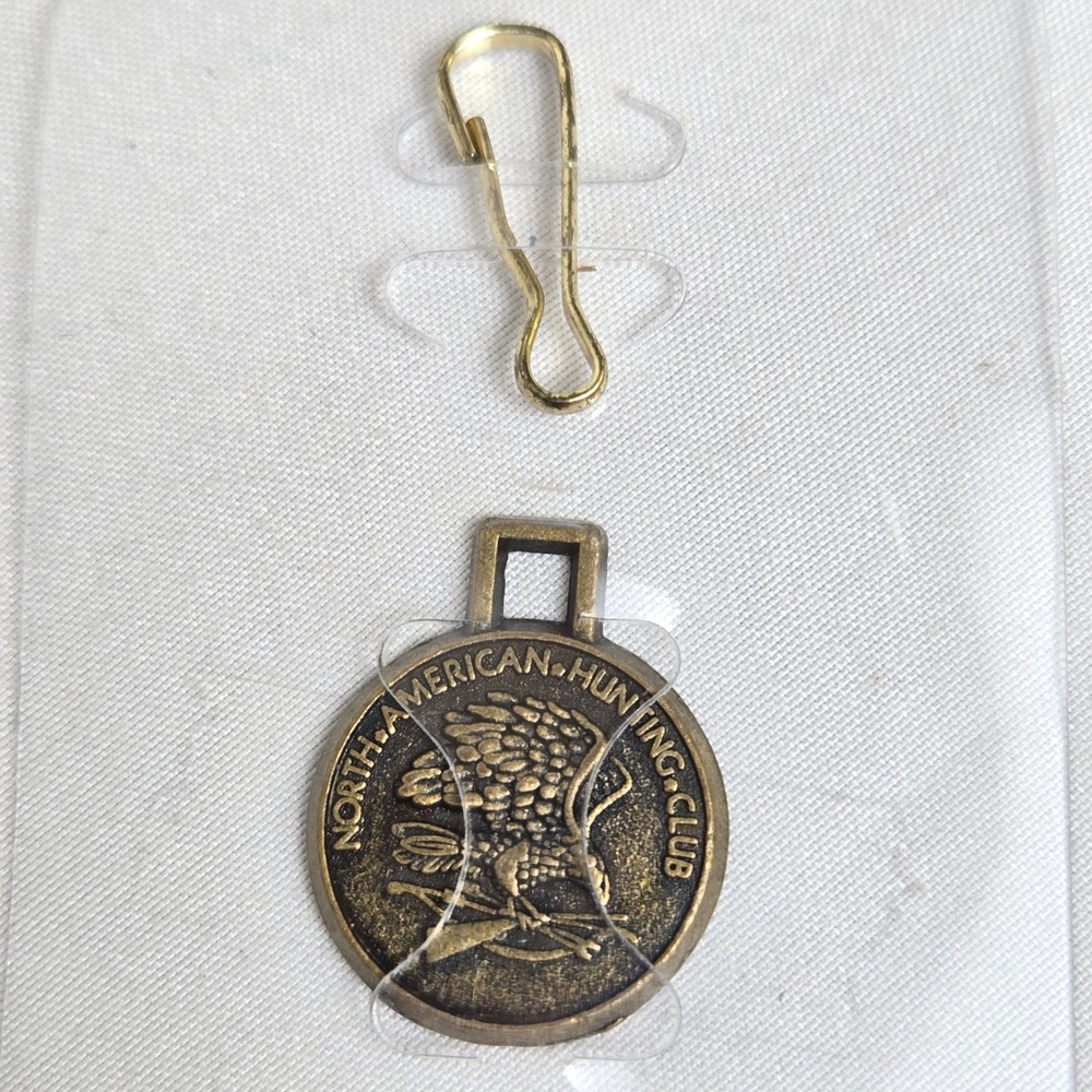 North American Hunting Club NAHC Medallion Zipper Pull Charm Keychain Vintage